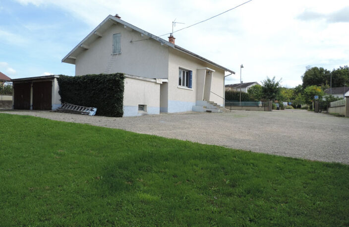 Dpt Ain (01), à vendre MONTAGNAT, propriété à rénover avec maison de 84 m² et dépendance de 170 m² - Terrain de 2 300 m² — photo 5