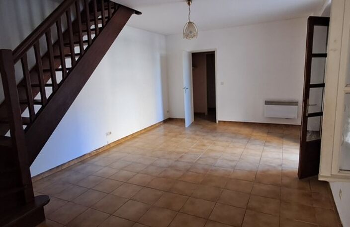 GONDRIN, MAISON EN PIERRE  AVEC COUR COMPRENANT DEUX LOGEMENTS DE 5 ET 6 PIECES — photo 4