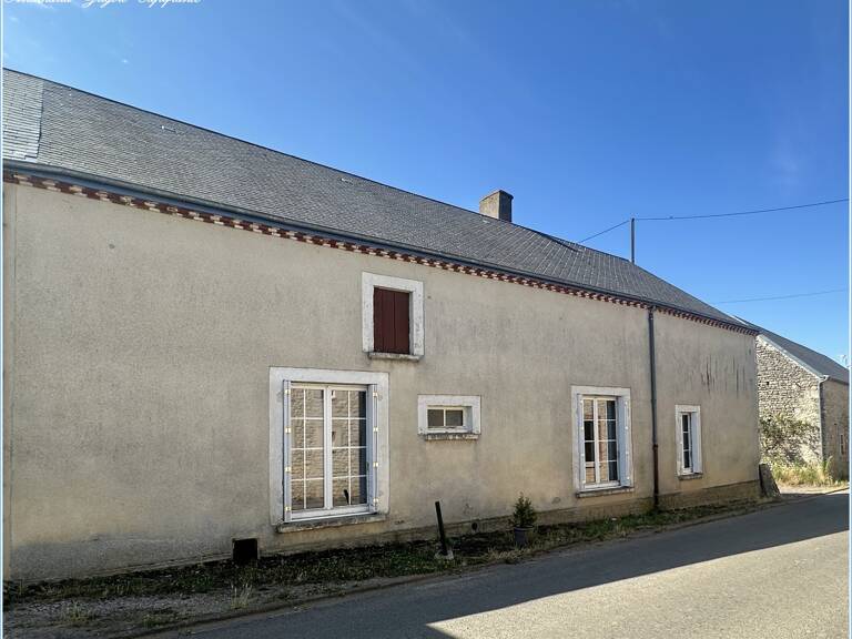Loigny-La-Bataille - Maison de village - à rénover, combles aménageables, nombreuses dépendances, terrain 1 000 m² — photo 1