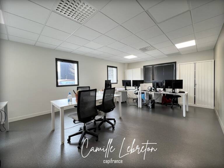 BUREAUX de 135m2  à louer VALLET (44) zone des Dorices - bâtiment professionnel récent en parfait état — photo 1
