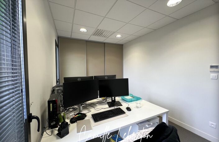 BUREAUX de 135m2  à louer VALLET (44) zone des Dorices - bâtiment professionnel récent en parfait état — photo 2