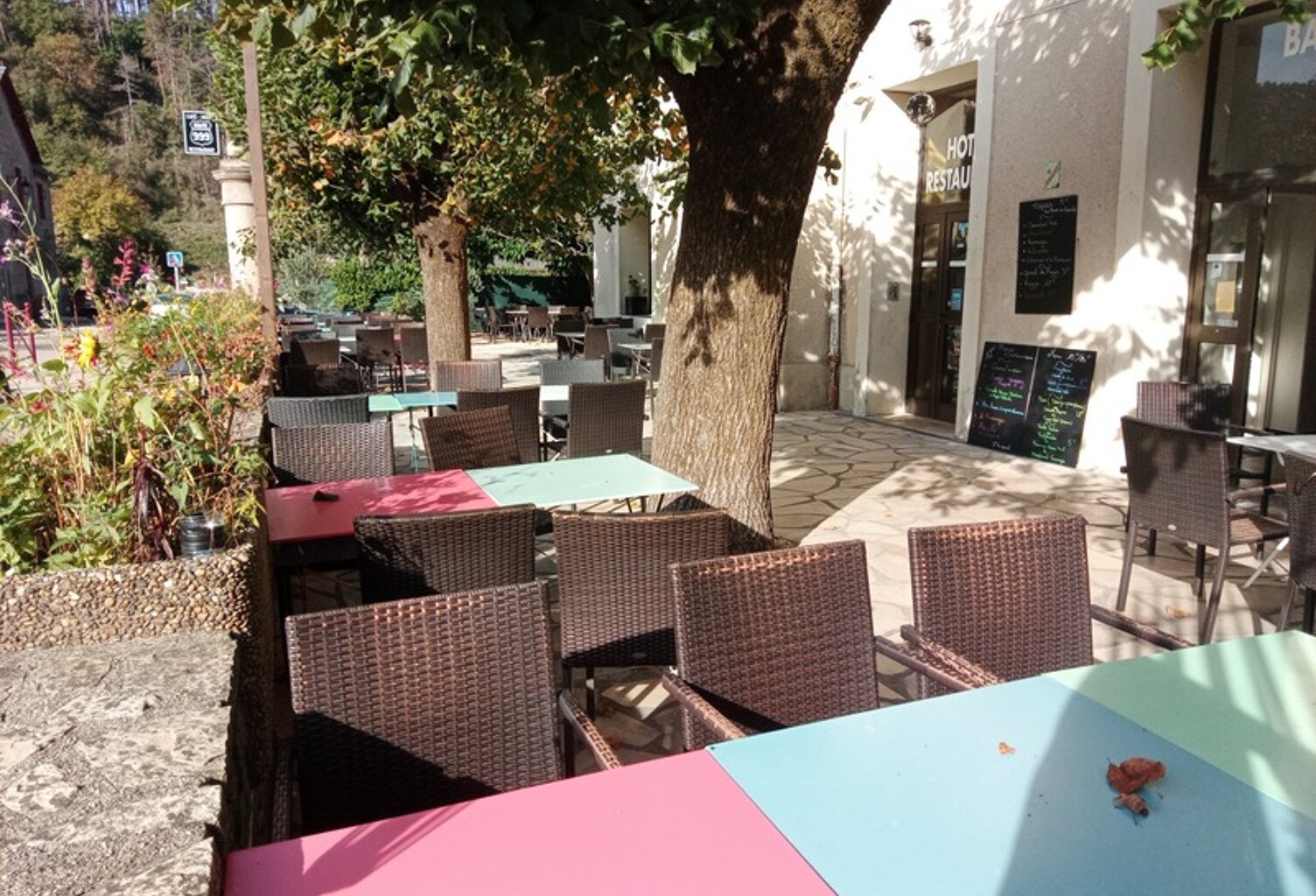 ALZON (30) À VENDRE – Fonds de commerce Hôtel – Restaurant – Bar — photo 1