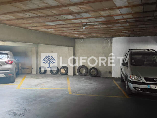PLACE DE PARKING SÉCURISÉE — photo du bien