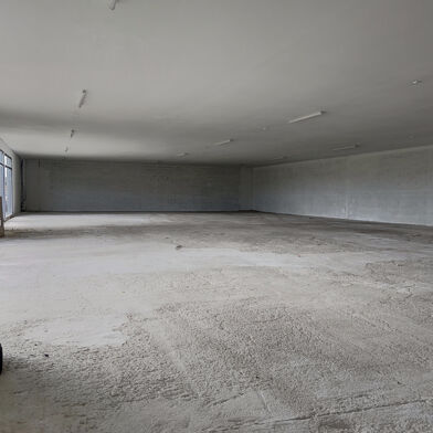 Commerce  230000 €