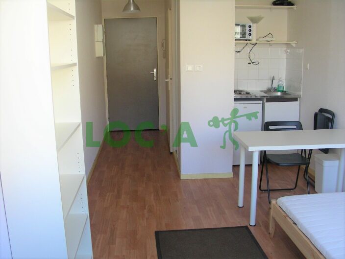 Location Studio 18 m² à Dijon 400 ¤ CC /mois