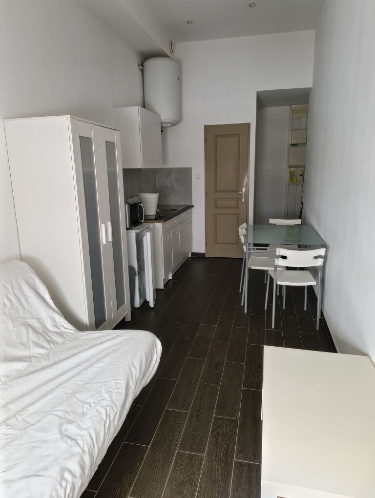 Location Studio 16 m² à Lyon 3 570 ¤ CC /mois