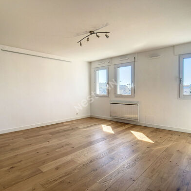 Appartement 3 pièces 743 €
