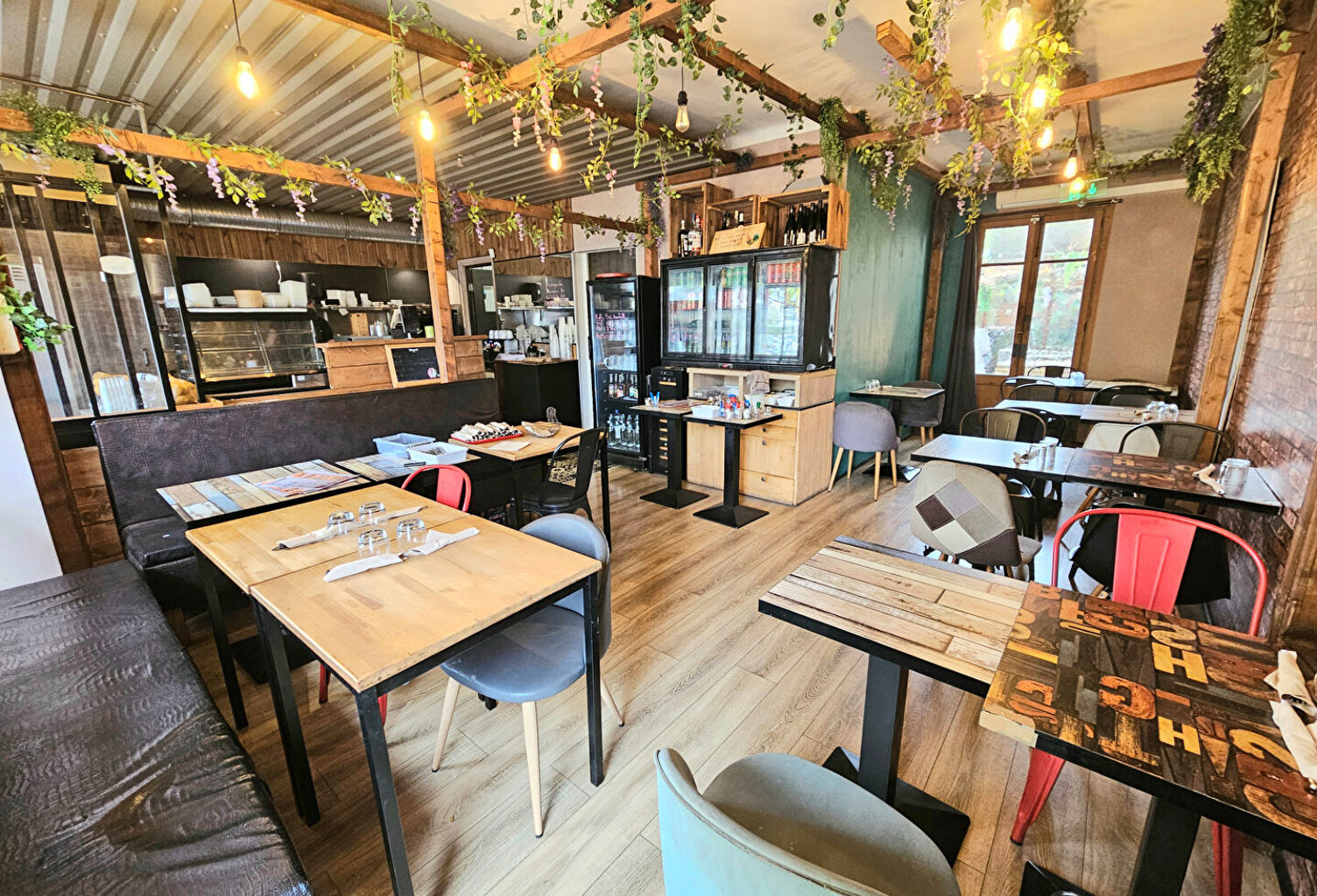 Ensemble immobiliers Murs et fond de commerces Toulouse  68 m2 avec terrasse — photo 1