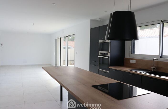 Maison - 111m² - Saint-Hilaire-la-Forêt — photo 2