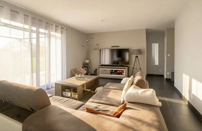 Maison contemporaine de 2015 – Plain-pied de 125m² – Terrain de 1 675 m² — photo 3