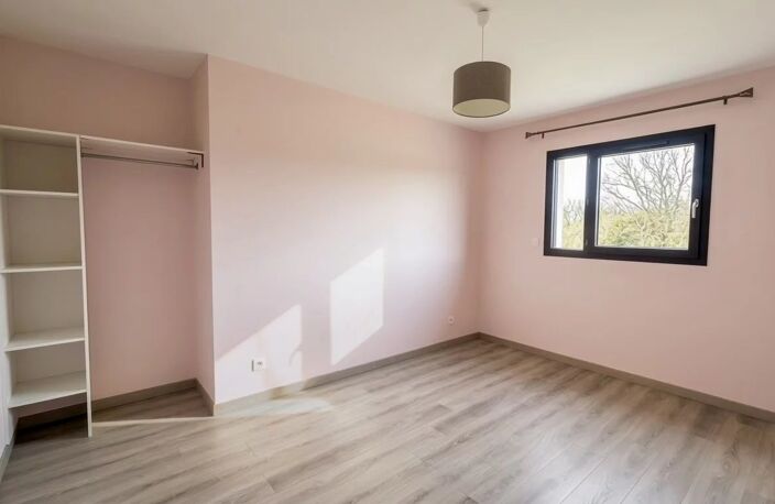 Maison contemporaine de 2015 – Plain-pied de 125m² – Terrain de 1 675 m² — photo 5