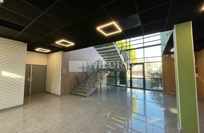 BUREAUX à LOUER — photo 2