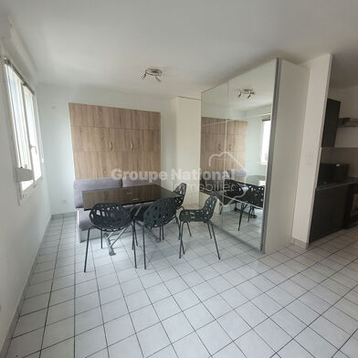 Appartement 1 pièces 907 €