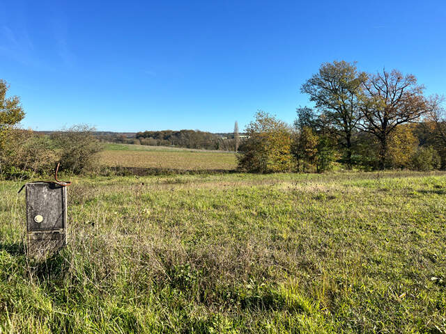 Terrain constructible viabilisé — photo du bien
