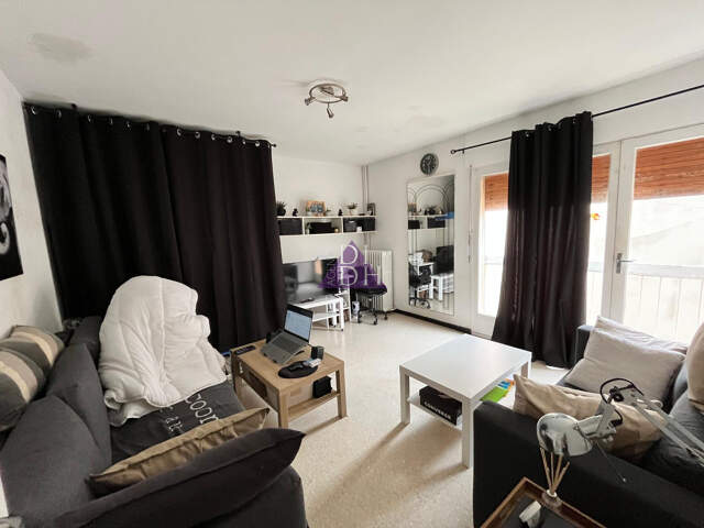Pour investisseur studio avec cave et stationnement et locat — photo du bien