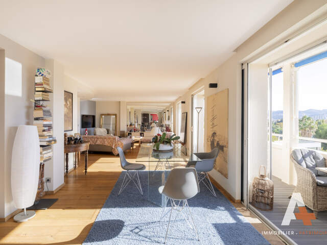 Marseille 8éme Vue Mer, étage élevé, 110m2, traversant avec extérieur — photo du bien