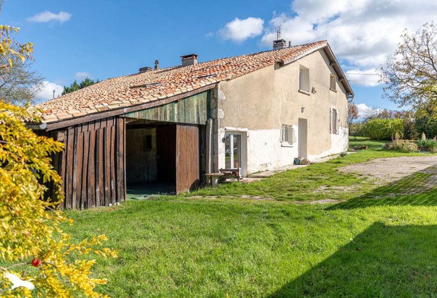 Maison en pierre de 4 pièces principales — photo 1