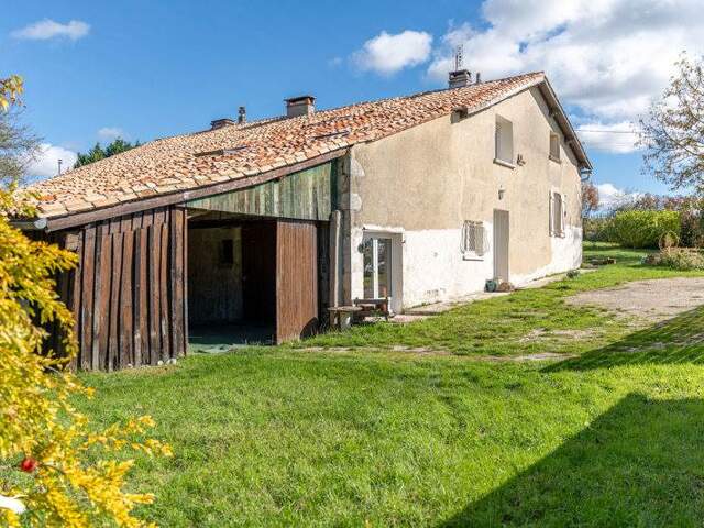 Maison en pierre de 4 pièces principales — photo du bien