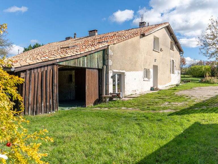 Maison en pierre de 4 pièces principales — photo 1