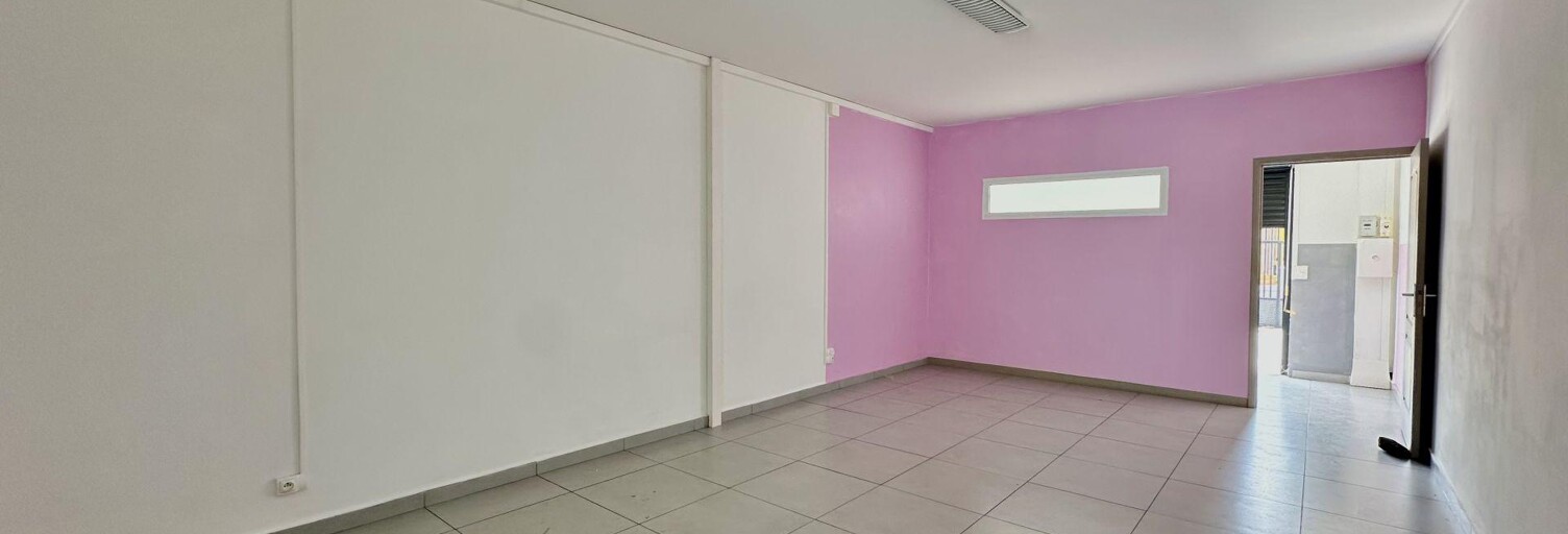 Commerce  40 m² à louer à Saint-Louis (97421)