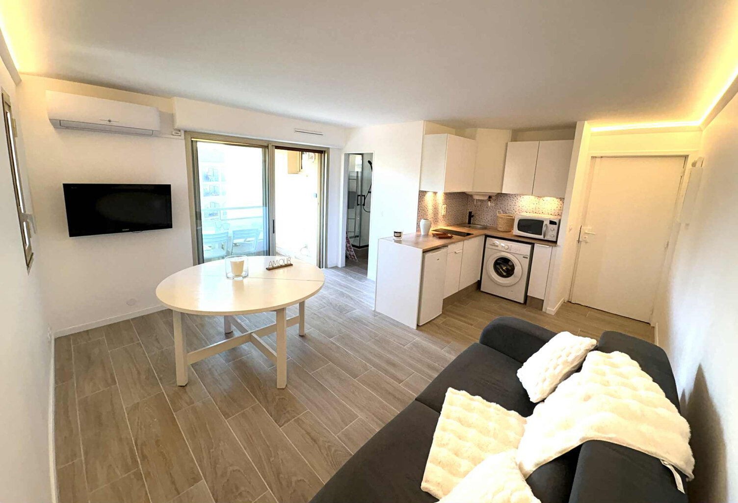 Superbe appartement T2 rénové à 300m des plages et de la mer de Sainte-Maxime. — photo 1