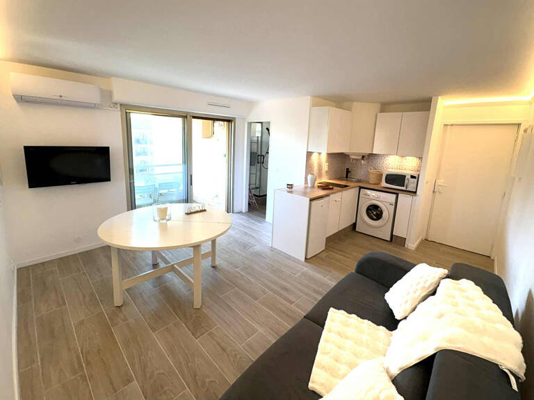 Superbe appartement T2 rénové à 300m des plages et de la mer de Sainte-Maxime. — photo 1