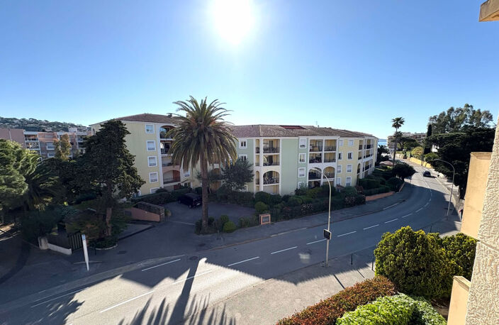 Superbe appartement T2 rénové à 300m des plages et de la mer de Sainte-Maxime. — photo 3
