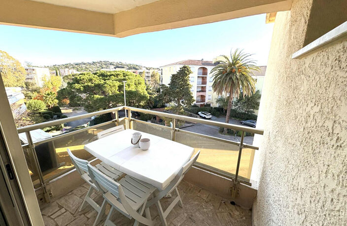 Superbe appartement T2 rénové à 300m des plages et de la mer de Sainte-Maxime. — photo 4