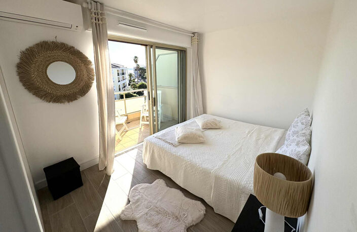 Superbe appartement T2 rénové à 300m des plages et de la mer de Sainte-Maxime. — photo 5