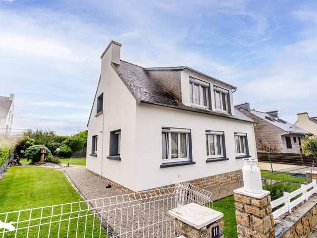 Maison en pierre de 6 pièces principales — photo du bien
