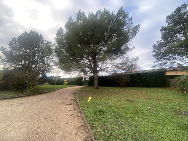TERRAIN A BATIR PLAT AU CALME — photo du bien