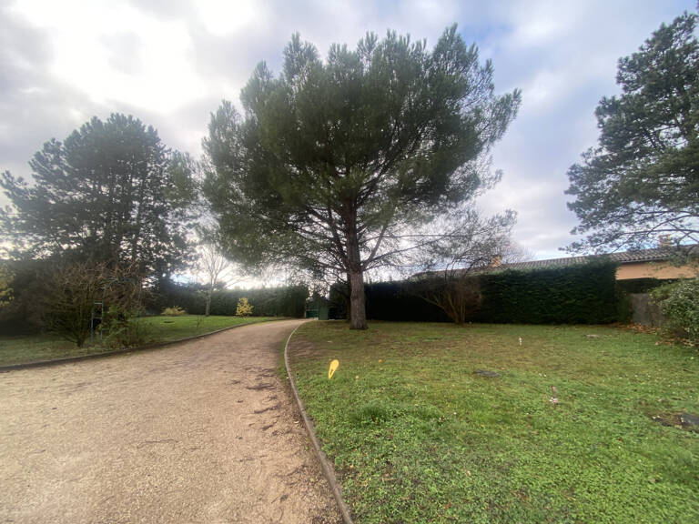 TERRAIN A BATIR PLAT AU CALME — photo 1