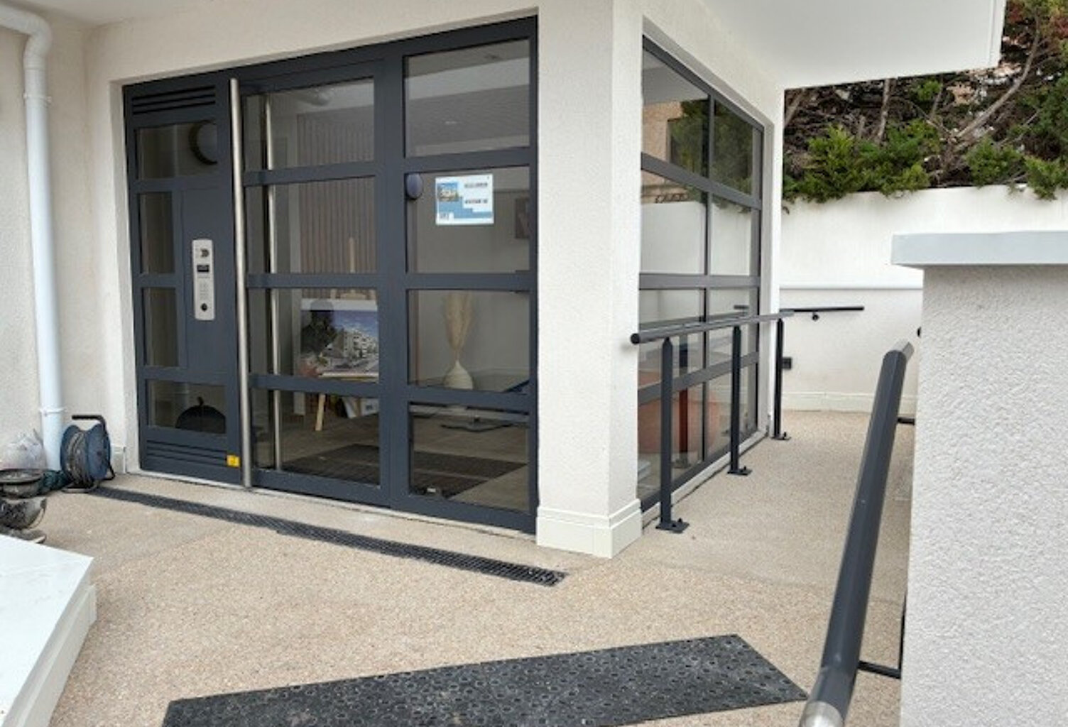 Appartement T2 avec belle vue dégagée sur le Rocher de Vitro — photo 1