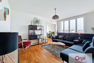 Appartement 5 pièces 910 €