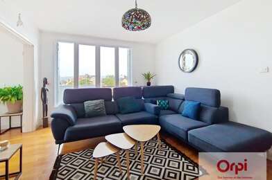 Appartement 5 pièces 880 €