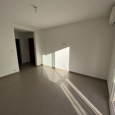 Appartement 3 pièces 825 €