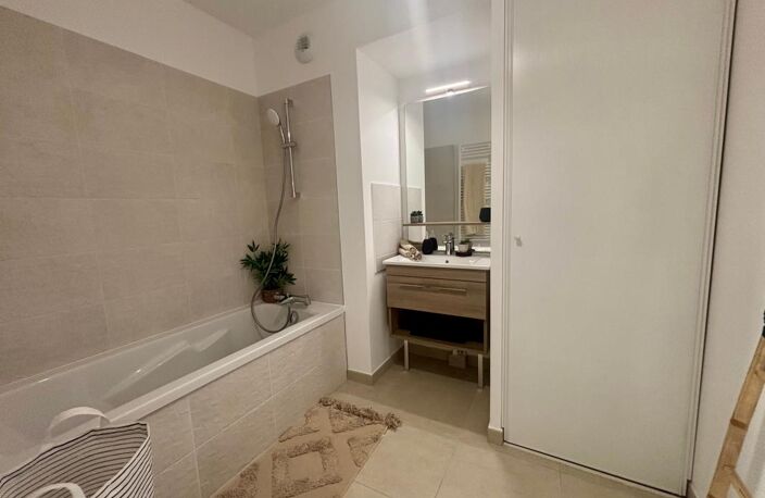 Appartement T3 avec terrasse et parking — photo 5