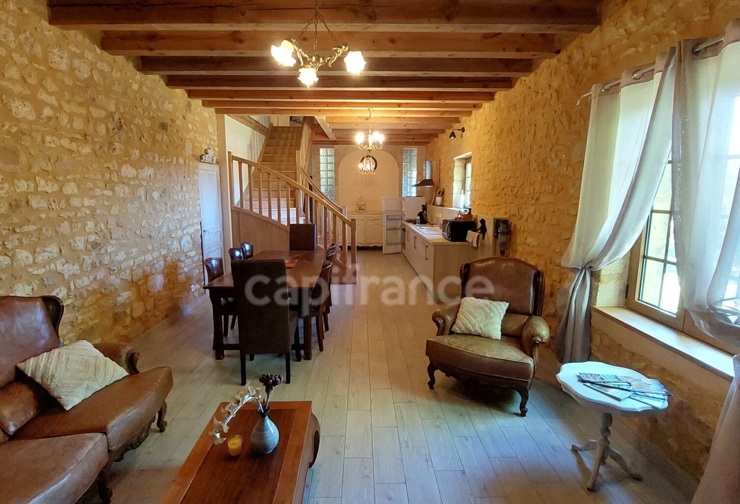 A vendre, maison de 364 m² entourée de plus de 2,5 hectares de terrain à Carsac-Aillac avec 3 gîtes meublés, une maison d'habitation et une piscine — photo 1