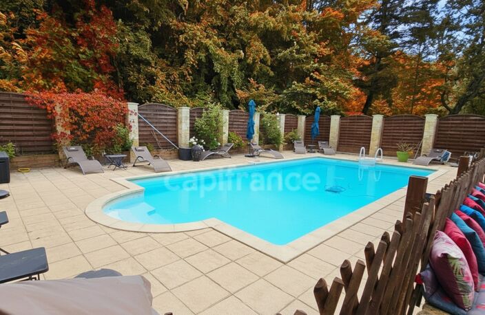 A vendre, maison de 364 m² entourée de plus de 2,5 hectares de terrain à Carsac-Aillac avec 3 gîtes meublés, une maison d'habitation et une piscine — photo 2