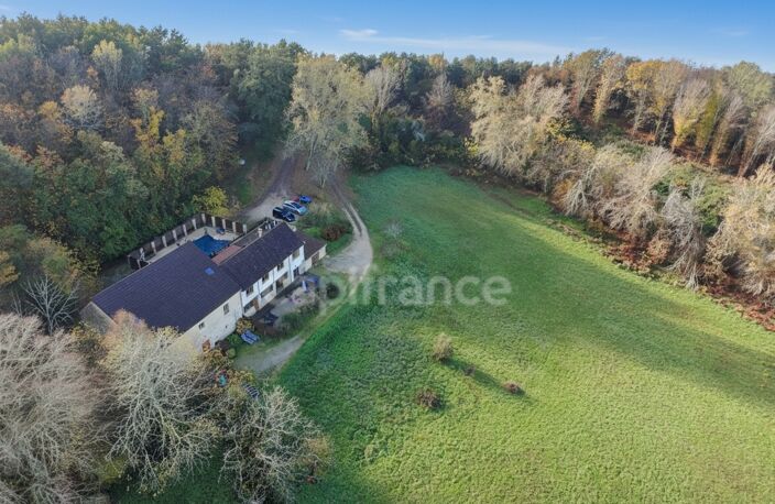 A vendre, maison de 364 m² entourée de plus de 2,5 hectares de terrain à Carsac-Aillac avec 3 gîtes meublés, une maison d'habitation et une piscine — photo 3