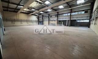 Local industriel  1350 m² à louer à Pontoise (95000)