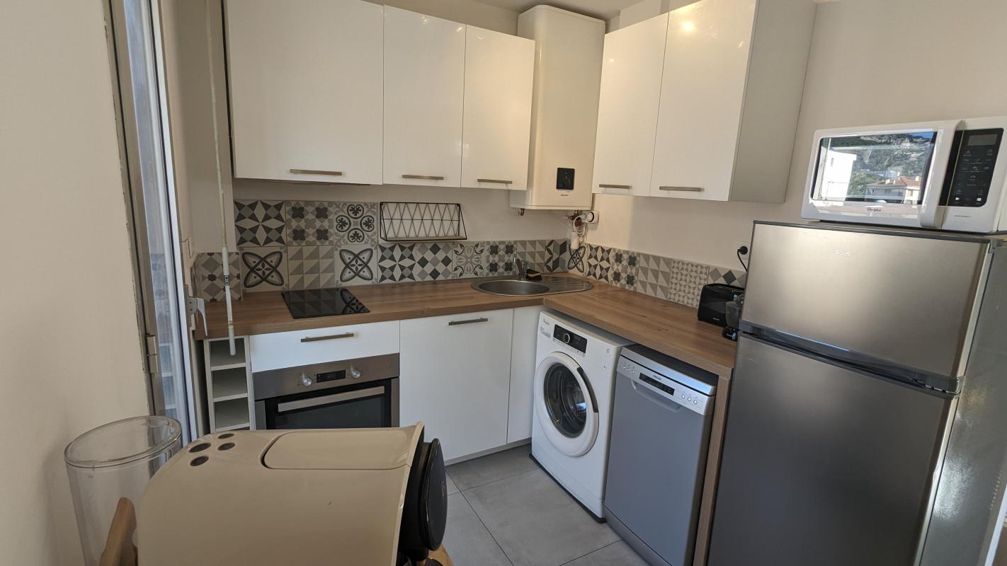 À louer studio meublé avec ascenseur, balcon et terrasse  toulon quartier pont de bois