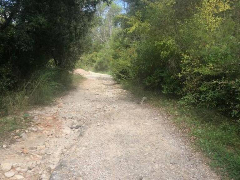 Terrain de loisirs de 41010m² sur Cuers (83390) accessible par voiture — photo 1