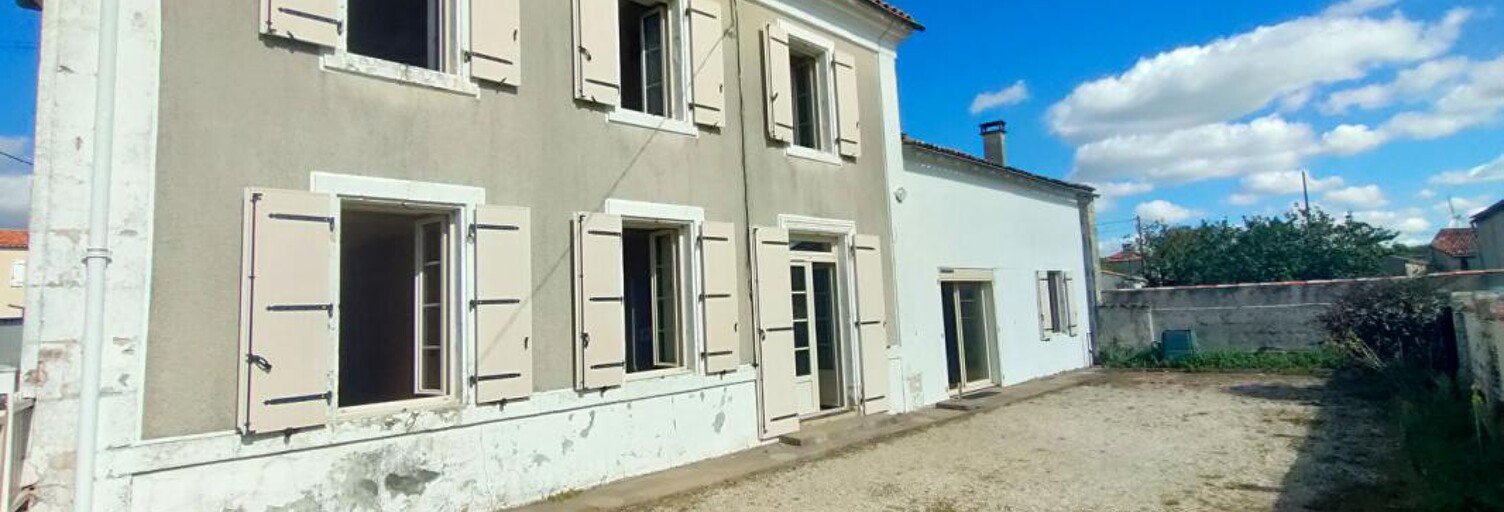 Maison 8 Pièces 125 m² à vendre à Saint-Saturnin-du-Bois (17700)