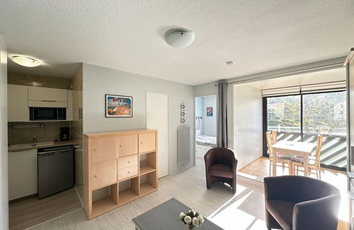 Appartement  2 pièce(s) 31 m2  200 M Plage — photo 3