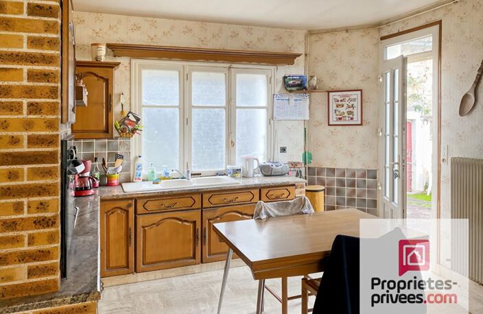 VIEUX-CHATEAU à vendre deux maisons à rénover avec grand terrain et double cour , et dépendances — photo 4