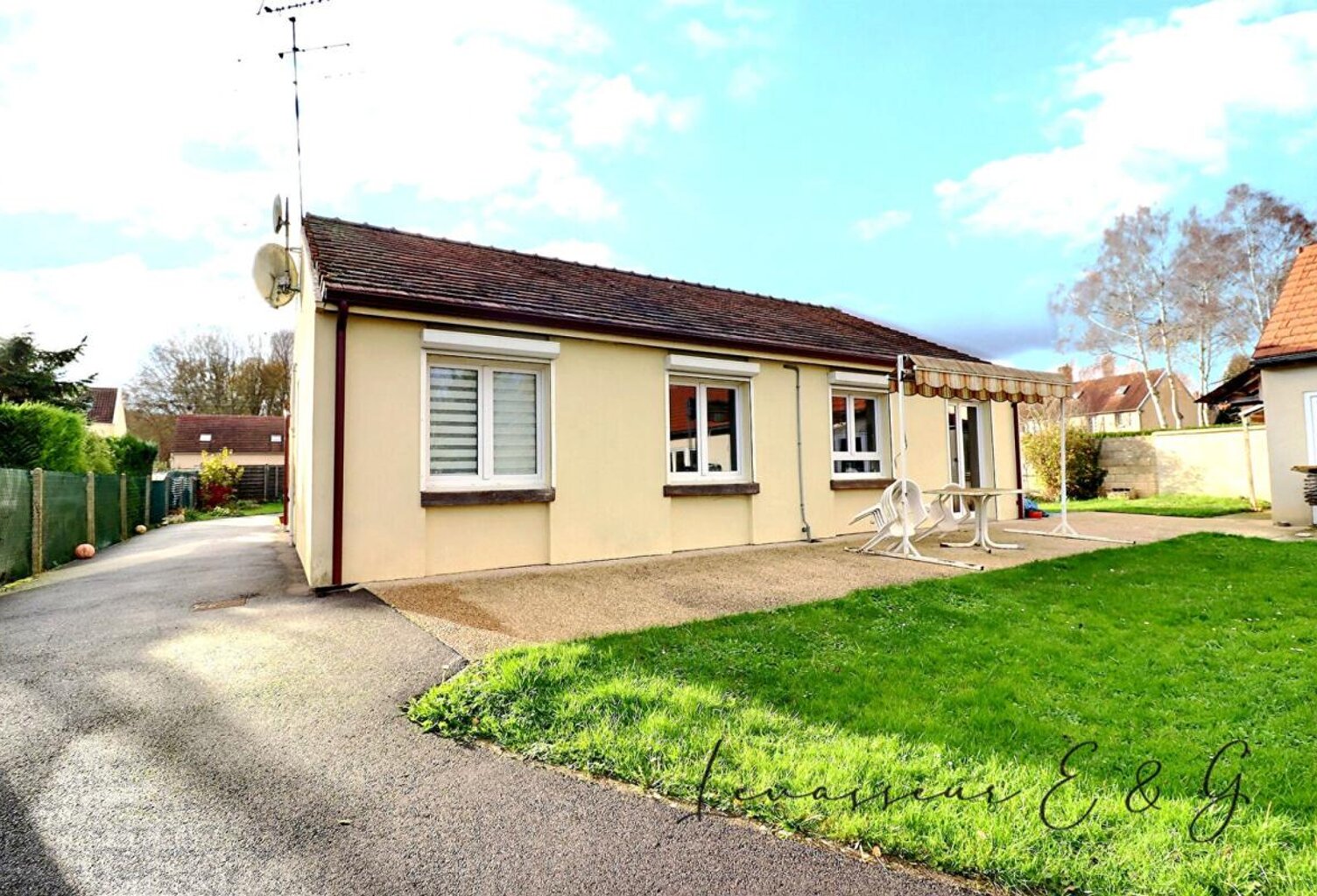 Mouy 60250 - Plain pied 4 chambres avec grande dépendances sur 1630m² de terrain — photo 1
