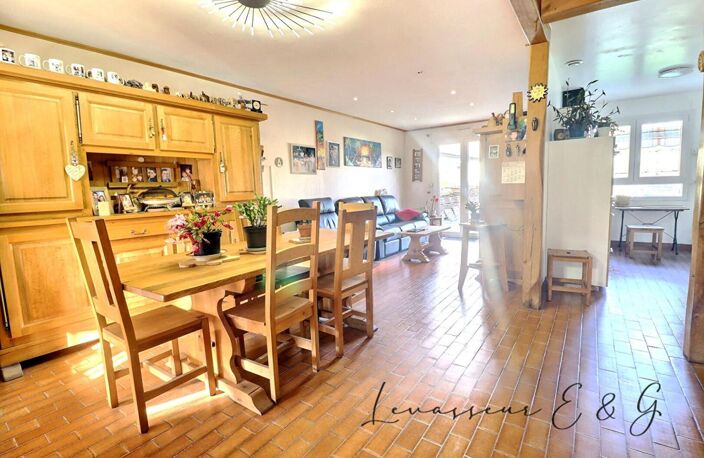 Mouy 60250 - Plain pied 4 chambres avec grande dépendances sur 1630m² de terrain — photo 3