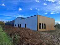 Bâtiment de 660 m² sur grand terrain à Laruscade (33620) — photo 2
