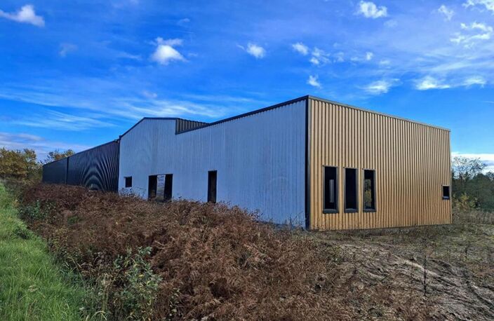Bâtiment de 660 m² sur grand terrain à Laruscade (33620) — photo 2